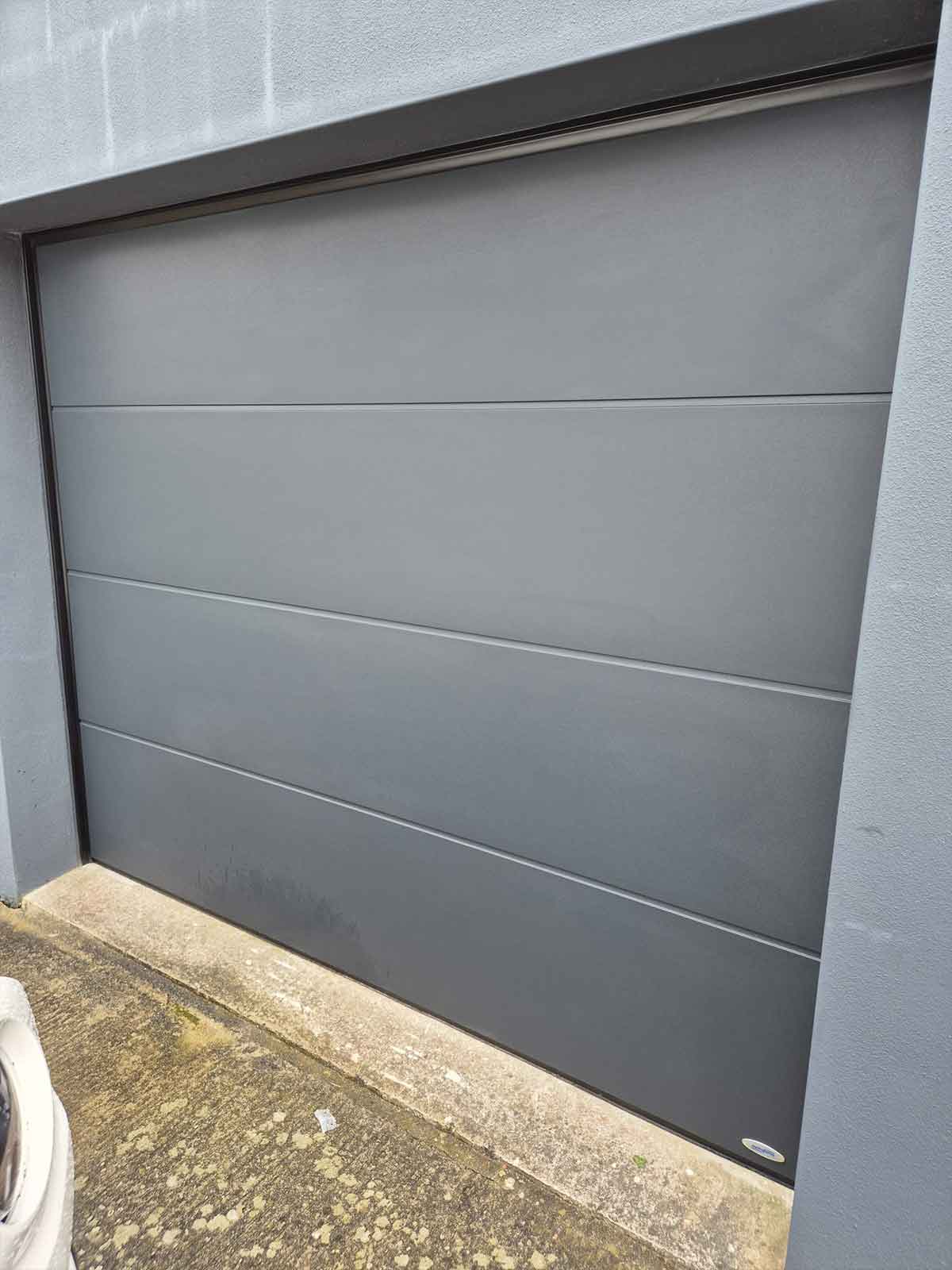porte-de-garage-menuiserie-exterieure