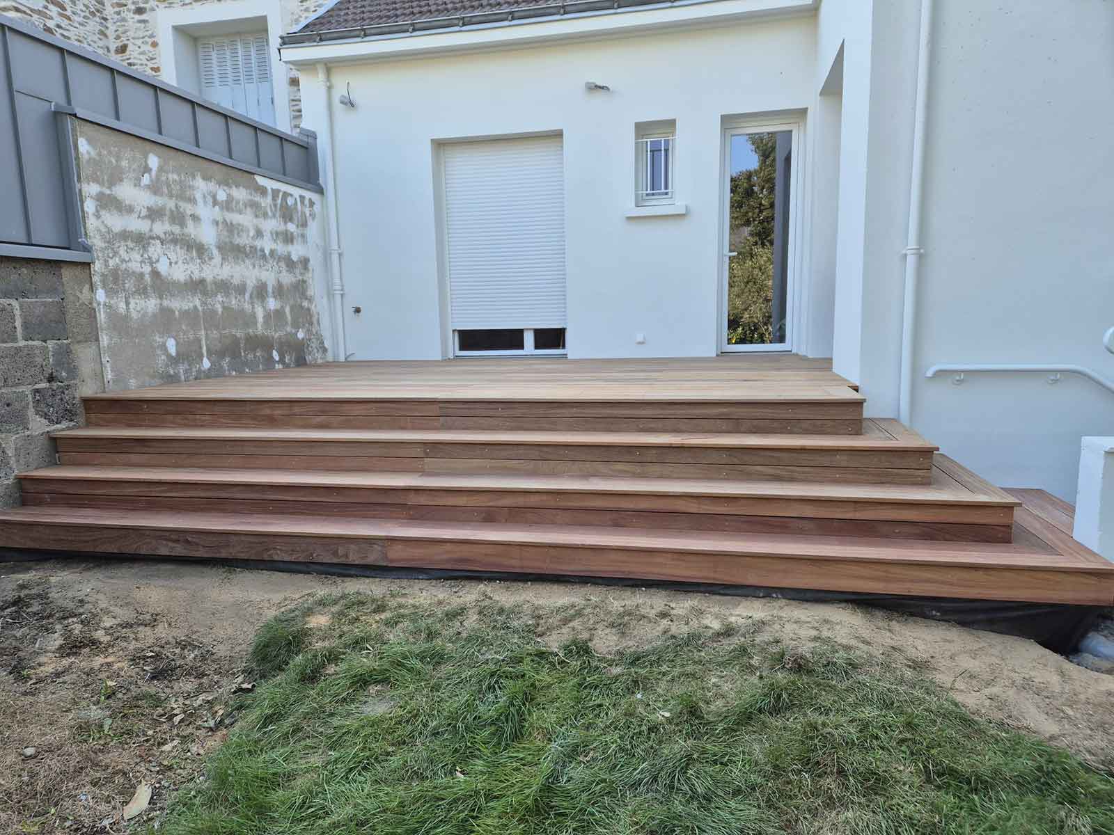 terrasse-jardin-bois-escalier
